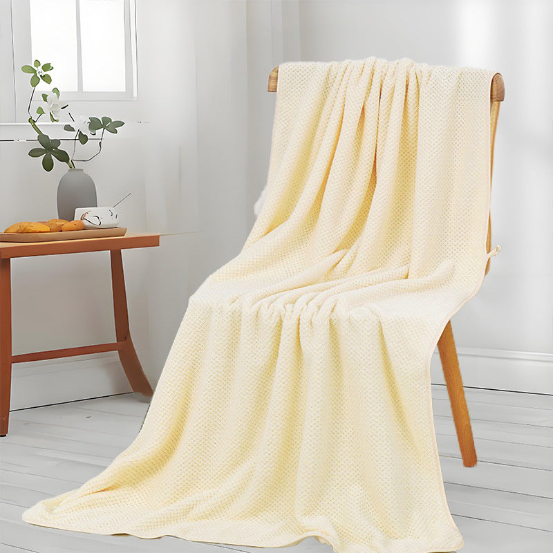 Thickened non-shedding bath towel and beach towel
