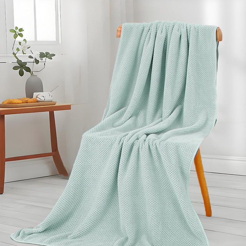 Thickened non-shedding bath towel and beach towel