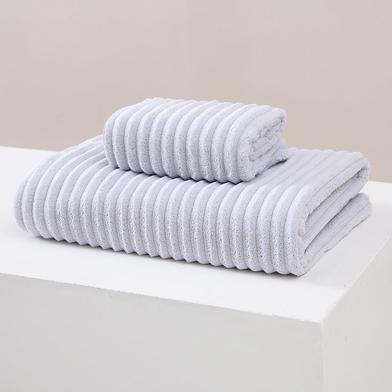 Thickened non-shedding bath towel and beach towel