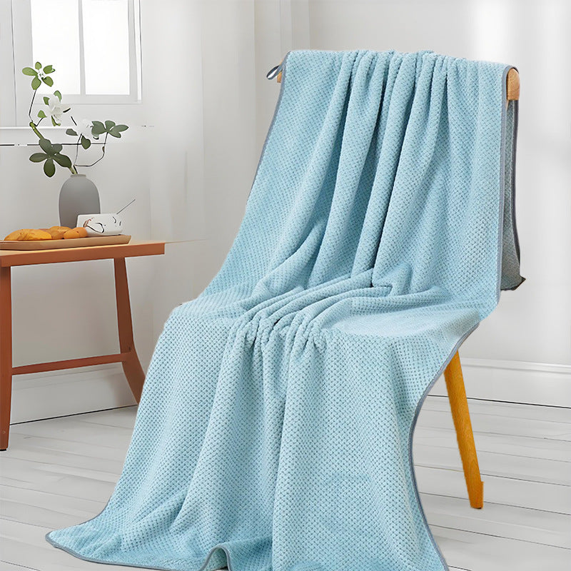 Thickened non-shedding bath towel and beach towel