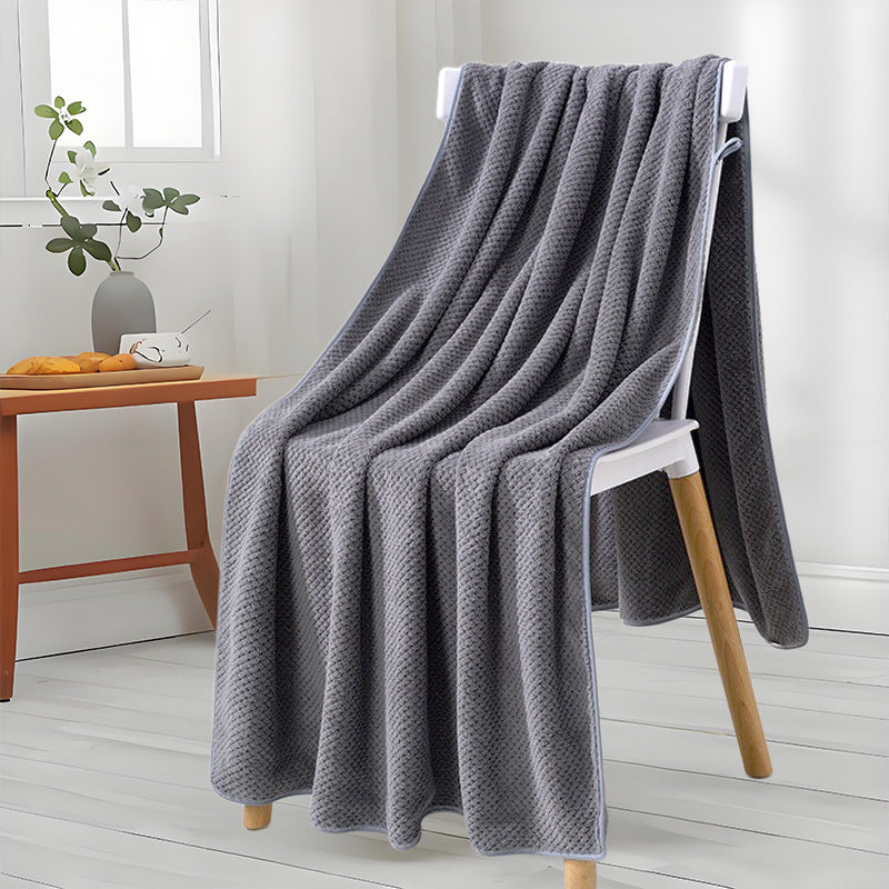 Thickened non-shedding bath towel and beach towel