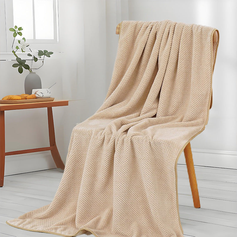 Thickened non-shedding bath towel and beach towel