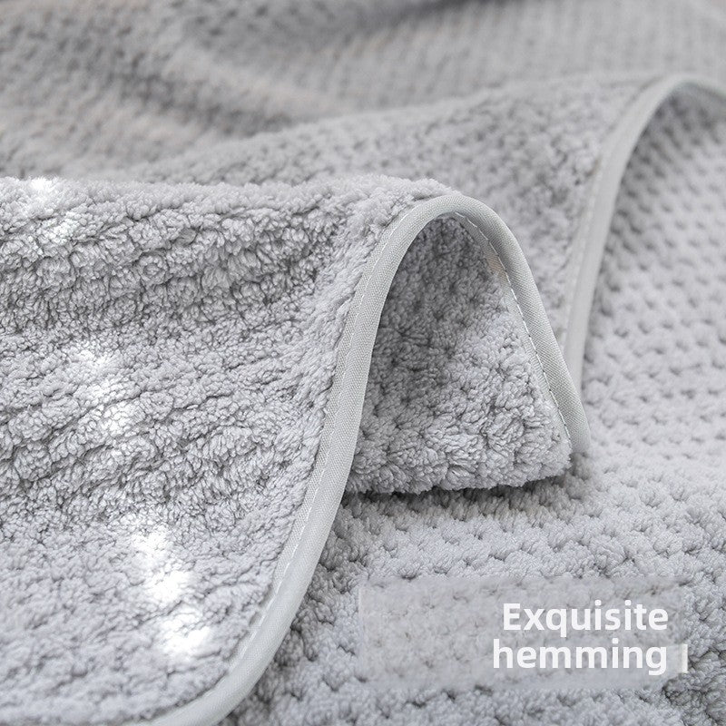 Thickened non-shedding bath towel and beach towel